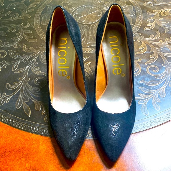 Nichole Black Tapestried Pumps Size 10 - Picture 2 of 11